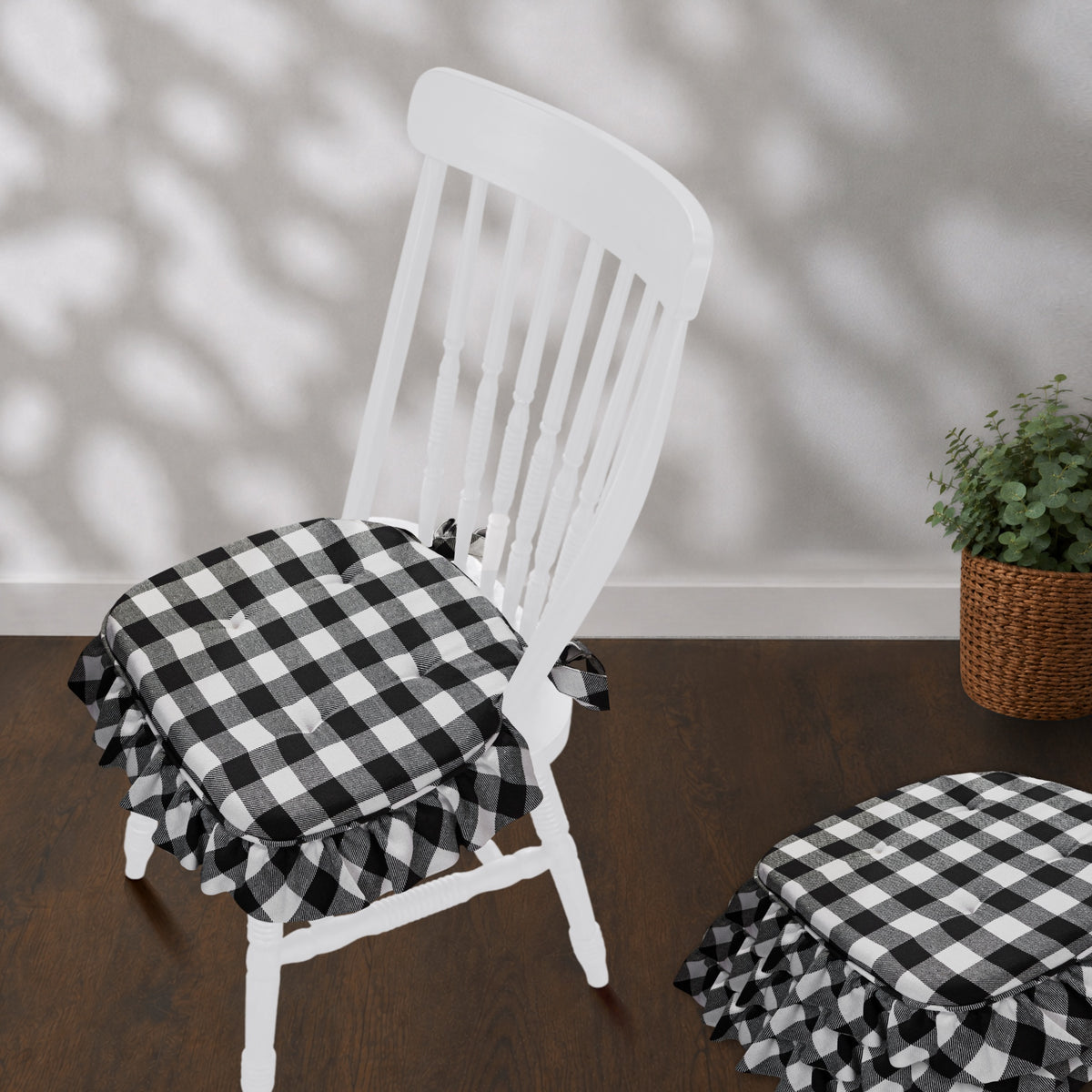 Annie Black White Buffalo Check Chair Pad Set of 4 15.5x17