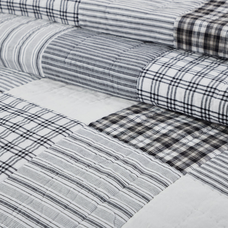 Sawyer Mill Black King Quilt 105Wx95L